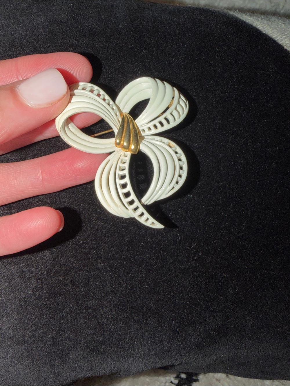 Vintage Monet Ivory Enamel Gold Tone Sculptural Bow Brooch Pin 2”